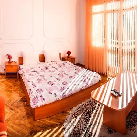 In House 8 Boulevard Hristo Botev Апартамент