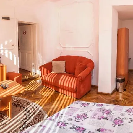In House 8 Boulevard Hristo Botev Апартамент